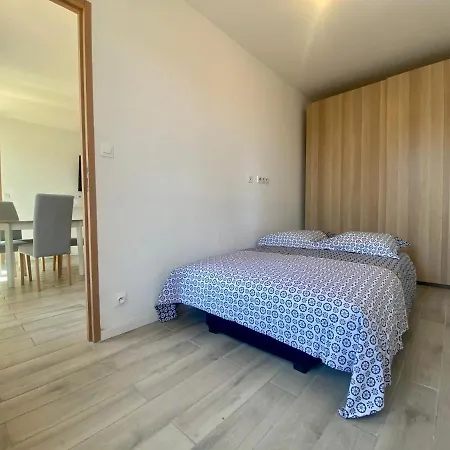 Appartement Les Terrasses D'iéna - 2 Avec Parking Privé *